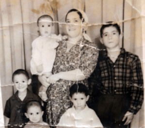 שרה דבורה כהן ז"ל עם אלי אבנר ויצחק