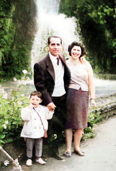 אהרון ומרים עם בנם דויד במפל הקסקד בצפרו