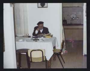 רבי אבא ע"ה בביתו באשדוד 
